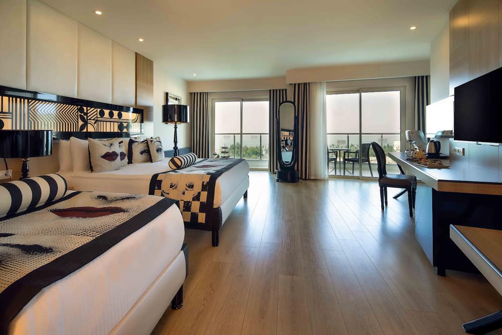 Delphin Imperial Lara (3)