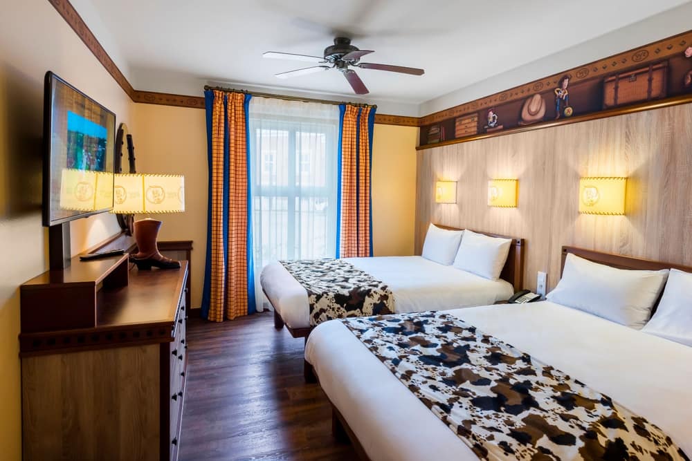 Disney Hotel Cheyenne (3)